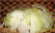 Как приготовить тушеную капусту со свининой быстро и вкусно?