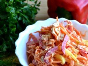 Салат с копченой курицей: рецепт с корейской морковью и болгарским перцем